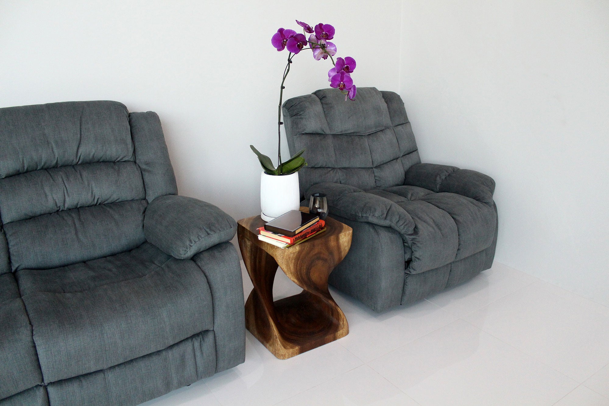 Selorin Wide Twisted End Table 15 x 15 x 20 in H Walnut