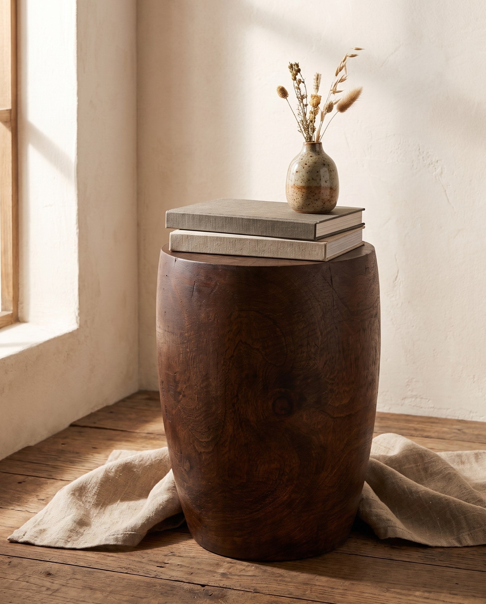Perno Turned Pedestal Side Table