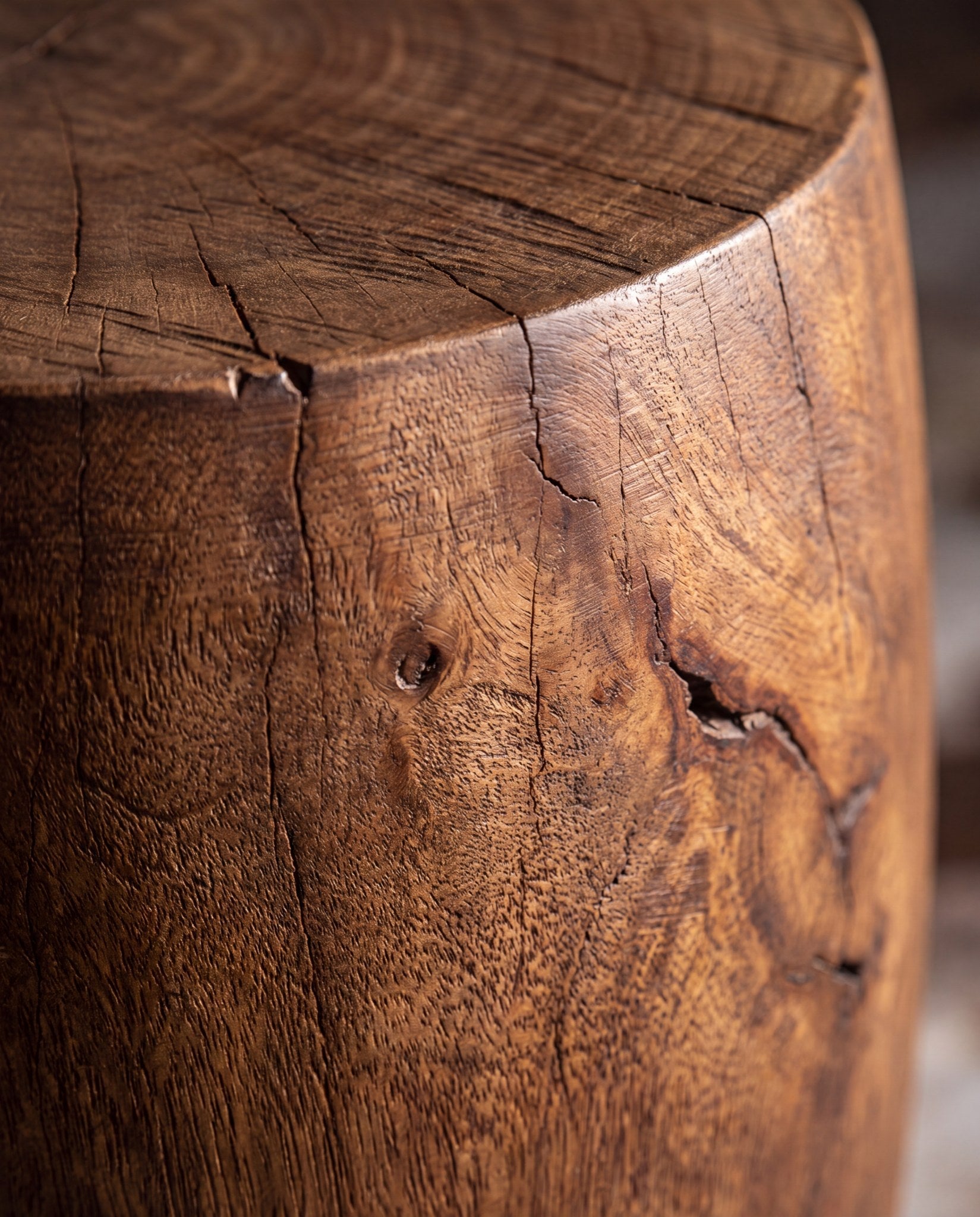 Perno Turned Pedestal Side Table