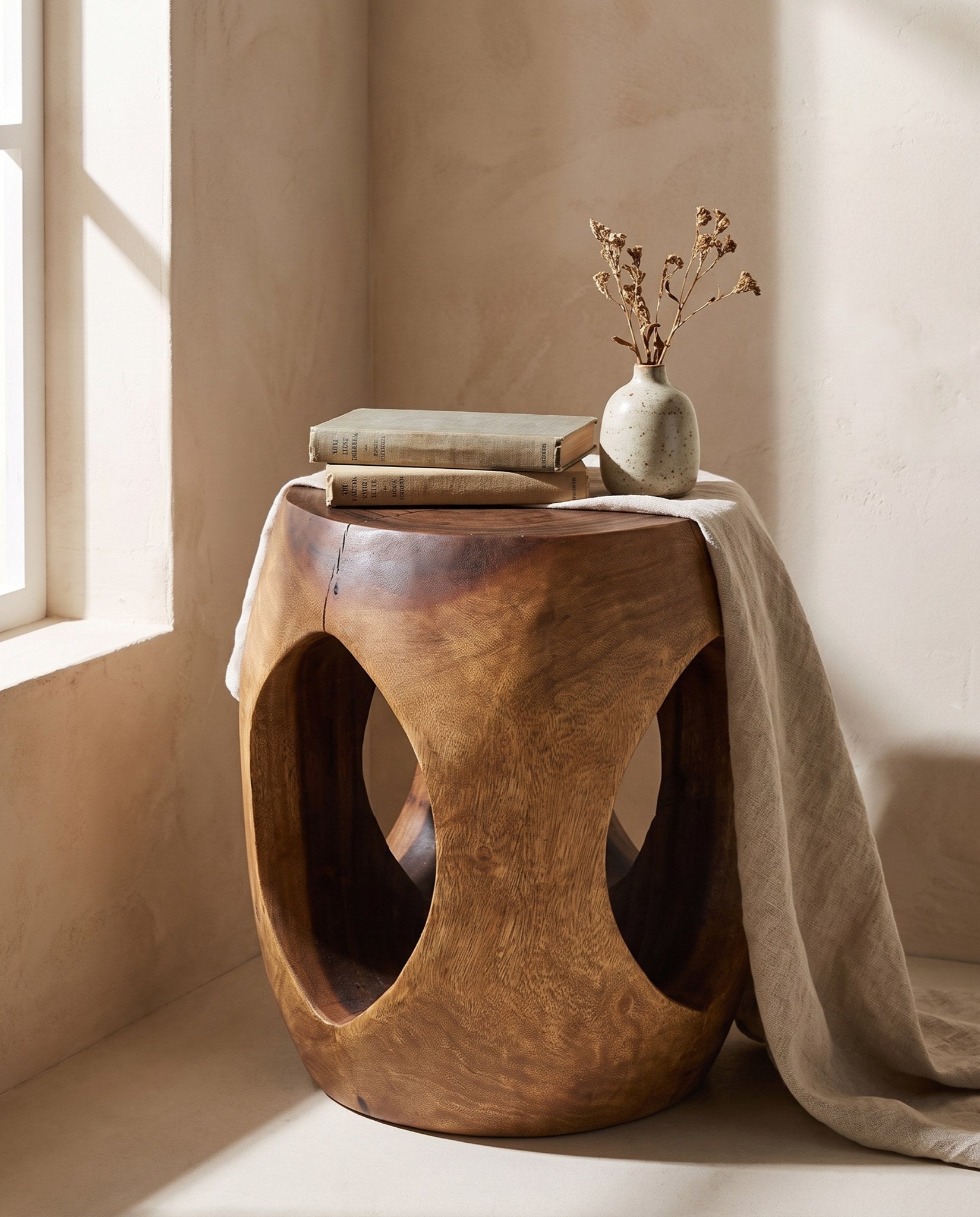 Finestra Oval Window Side Table